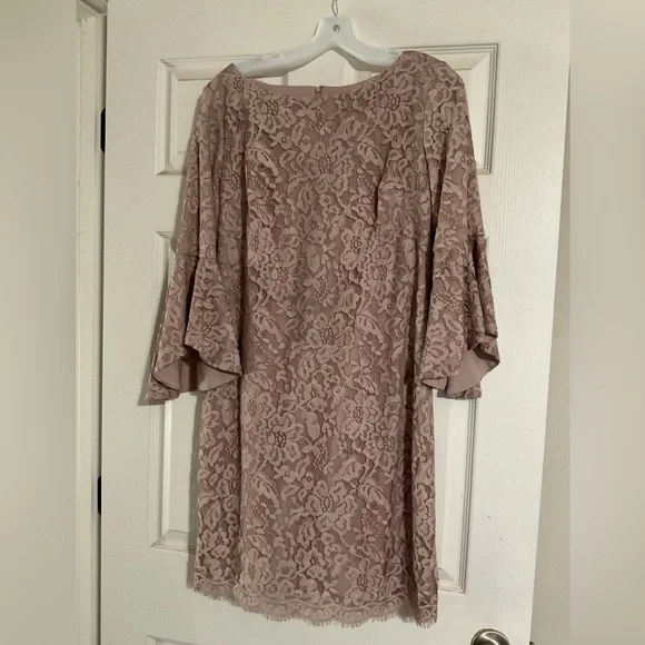 Leslie Fay tan lace dress Leslie Fay tan lace dress